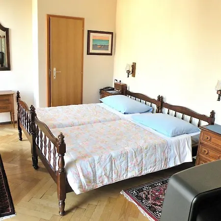 Schlosshotel Ξενοδοχείο 2*